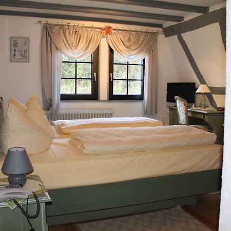 Hotel-Restaurant Walkmuehle Usingen Quarto foto