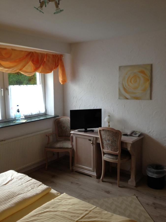 Hotel-Restaurant Walkmuehle Usingen Quarto foto