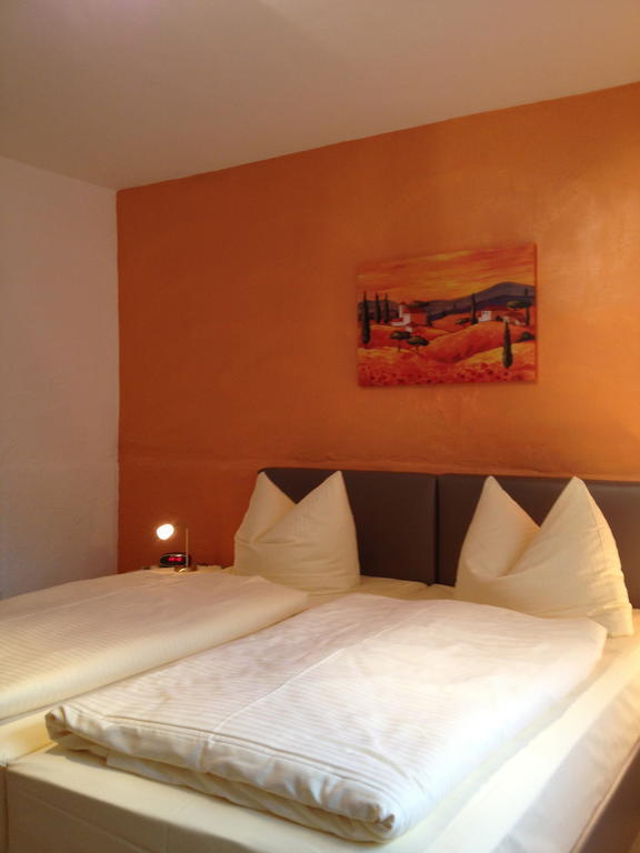 Hotel-Restaurant Walkmuehle Usingen Quarto foto