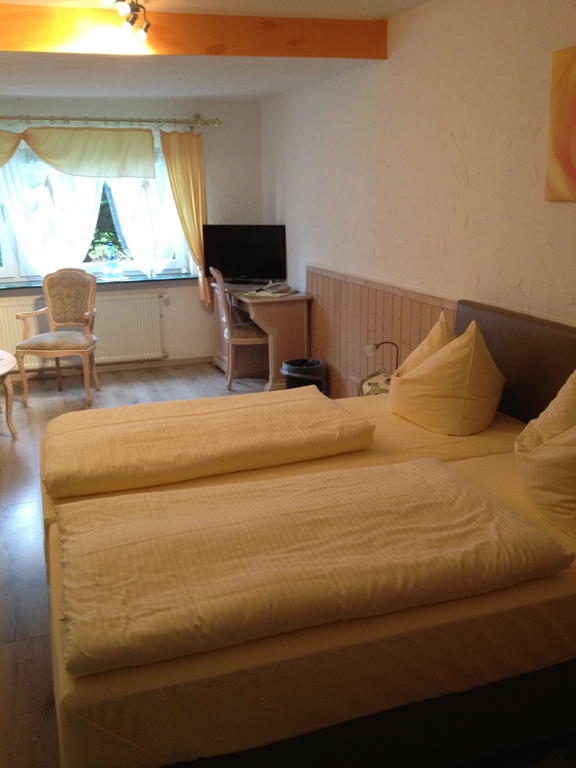 Hotel-Restaurant Walkmuehle Usingen Quarto foto